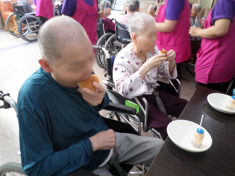 5월 22일 모닝빵 샌드위치를 만들어 보았습니다.