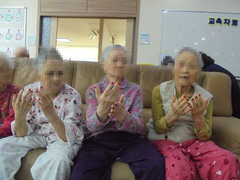 매니큐어바르기