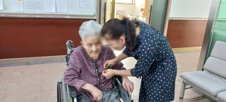 어버이날 및 생신잔치와 노래자랑 