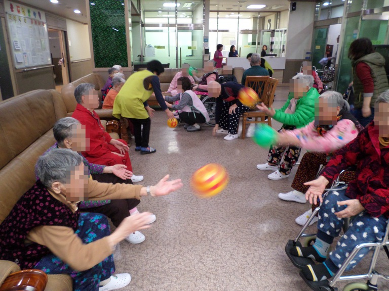 탱탱볼 주고받기