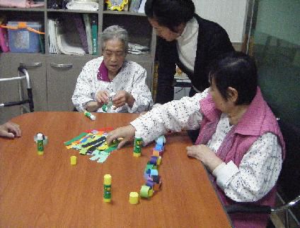 어르신들의 프로그램활동 사진